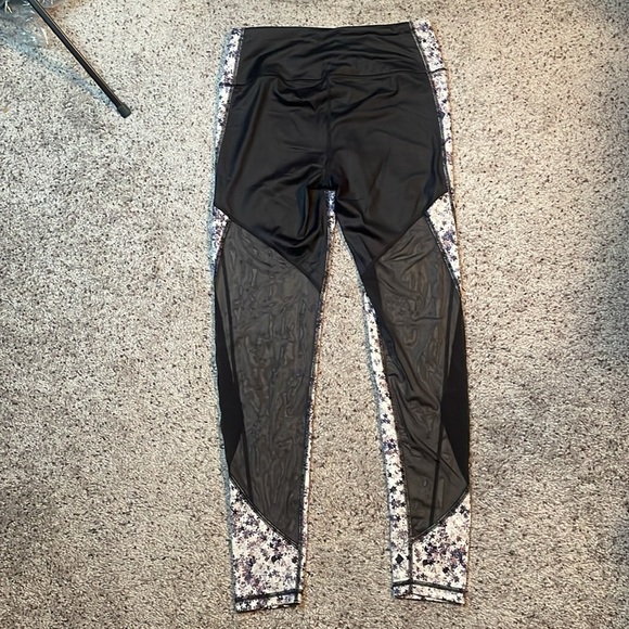 Victoria’s Secret Sport Medium Glitter Stars Mesh Back Leggings - Picture 4 of 6